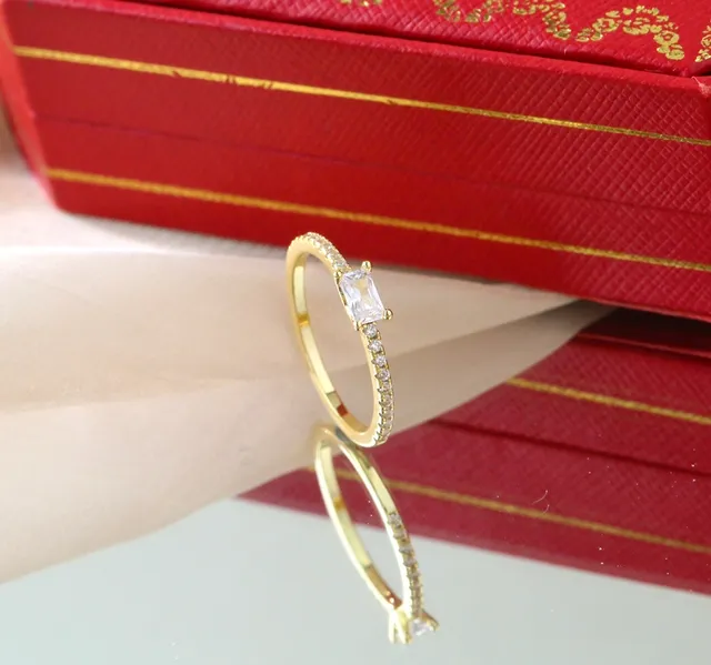 Anillo de banda con piedra central de corte esmeralda Pavé en oro y plata 7