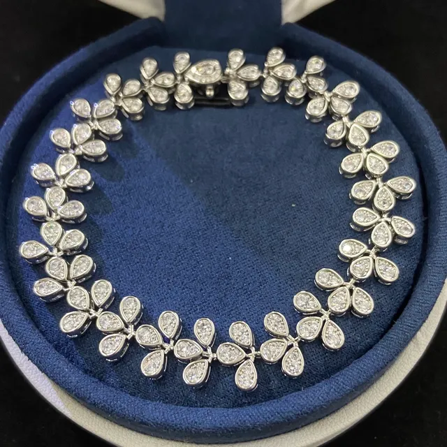 Pulseira de maillons em forma de lágrima com motivo floral pavé em ouro e prata 5