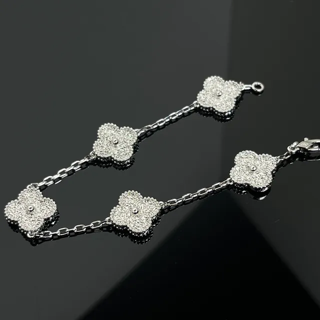 金银花形吊坠 Pavé 石设置手链 2