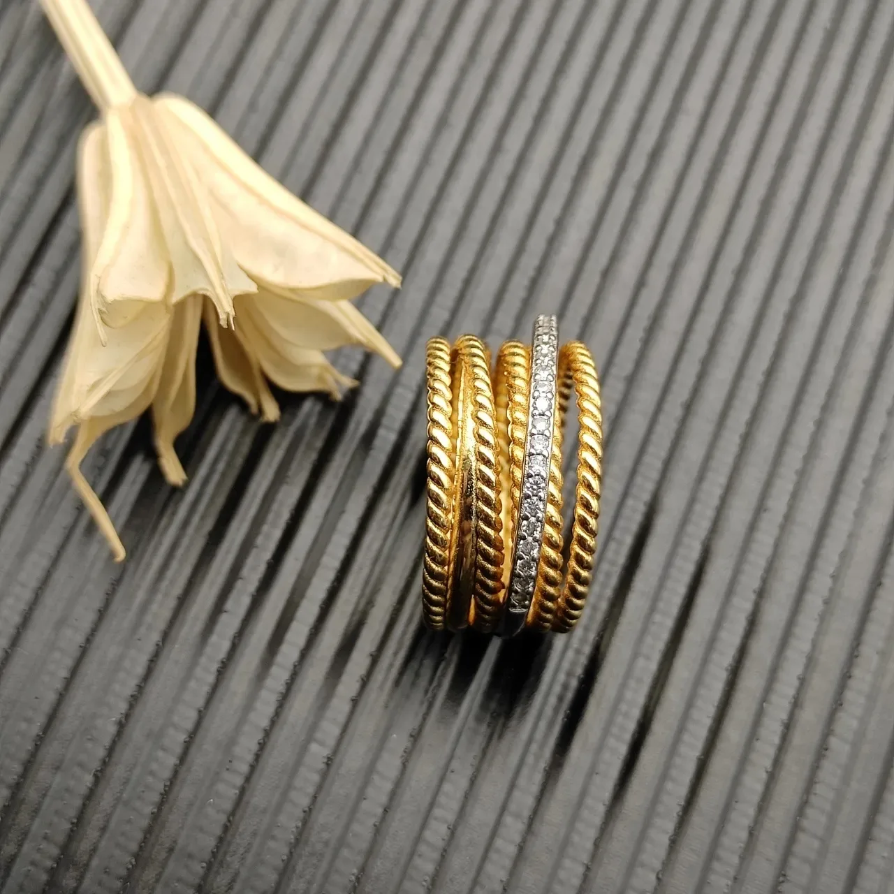 Gold Silver Twisted Rope Texture Diamond-Paved Band Ring 6