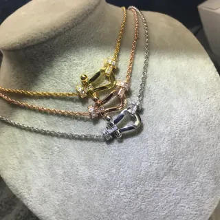Collier doré argenté avec attache en U, pendentif pierres transparentes pavé-set