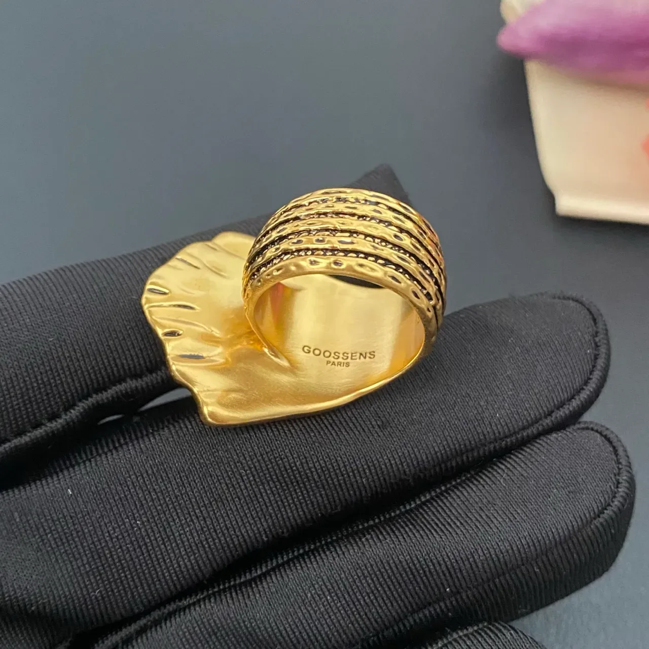 Gold Textured Shell-Inspired Band Single Pearl Accent Ring 3