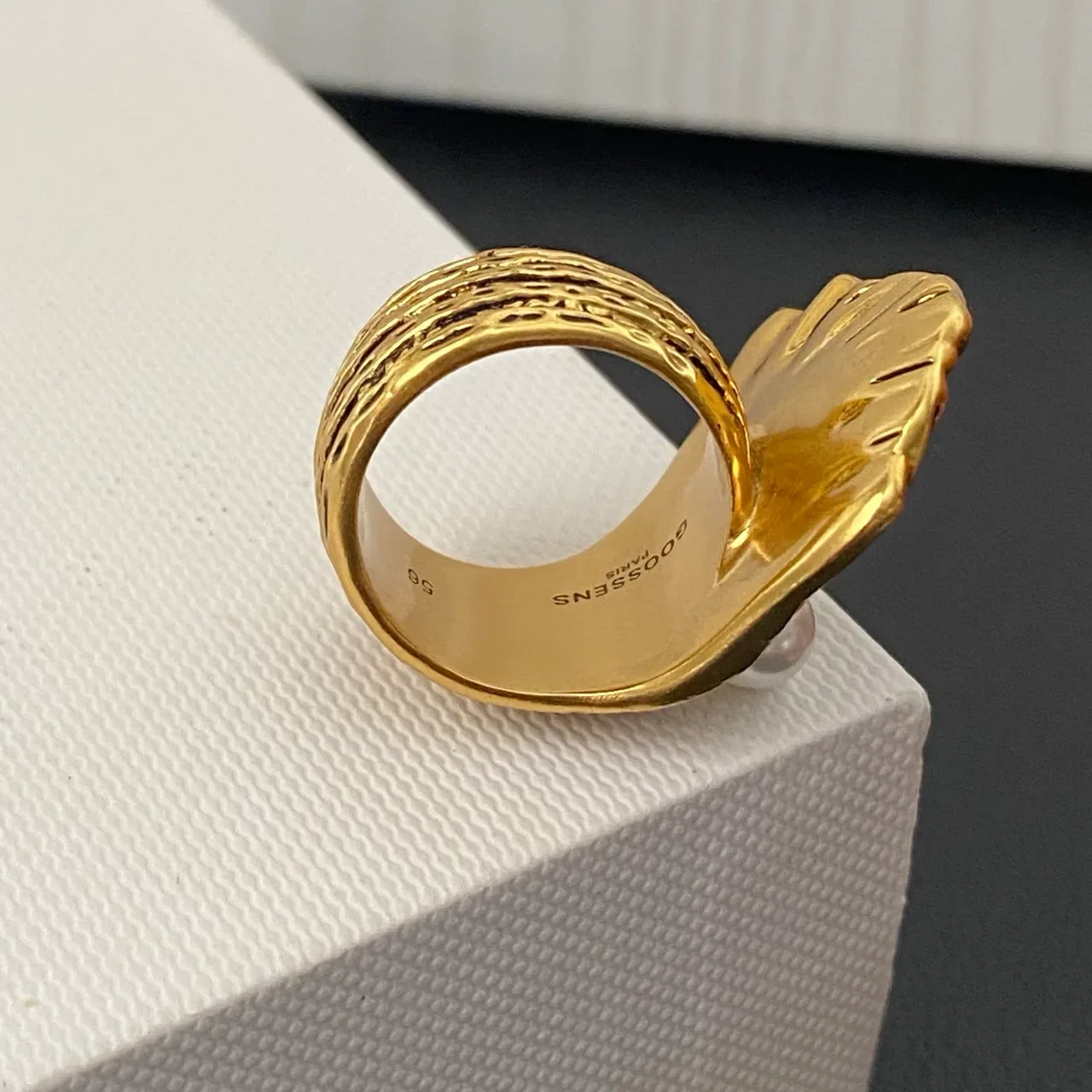 Gold Textured Shell-Inspired Band Single Pearl Accent Ring 4