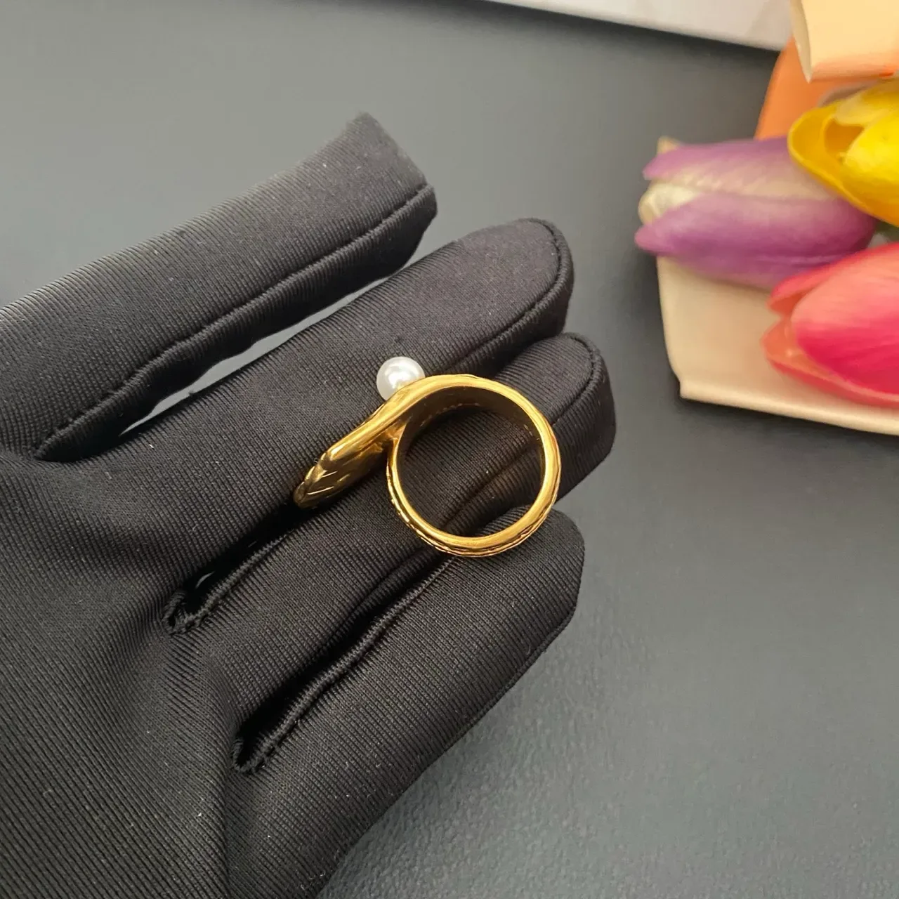 Gold Textured Shell-Inspired Band Single Pearl Accent Ring 6