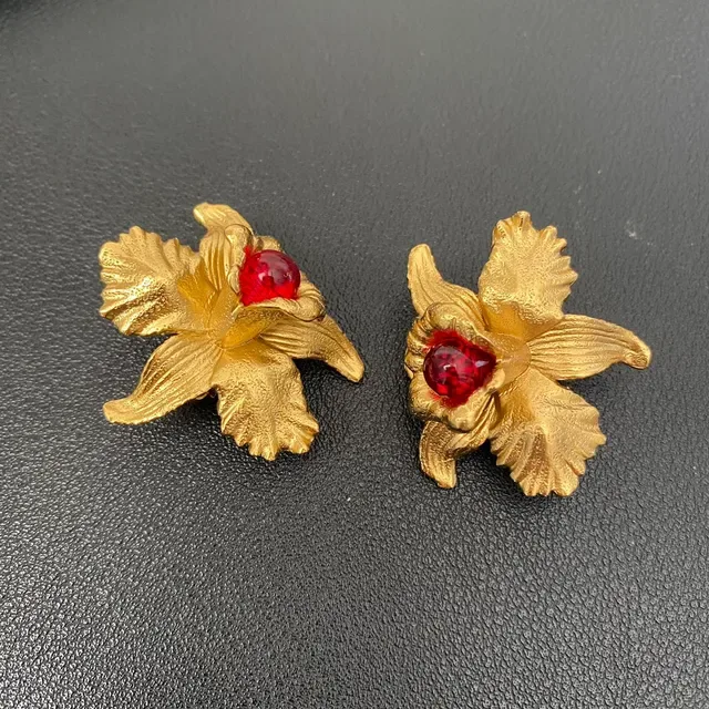 Gold-Tone Floral Red Cabochon Earrings 7
