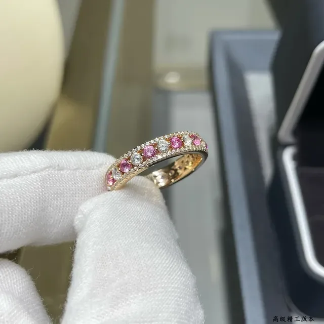 金色粉宝石珊瑚镶嵌精致戒指 3