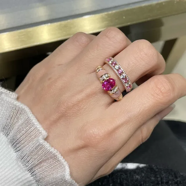 金色粉宝石珊瑚镶嵌精致戒指 9