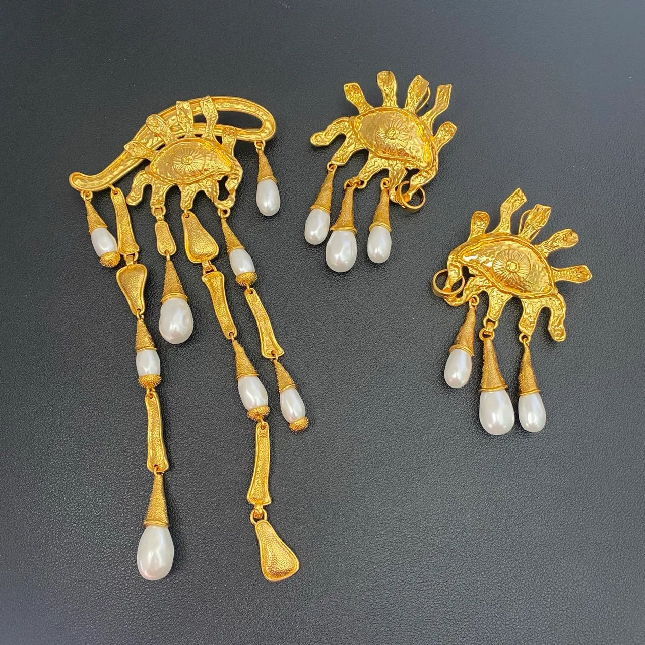 Gold-Tone Sun-Eye Motif Baroque Pearl Dangling Earrings 4