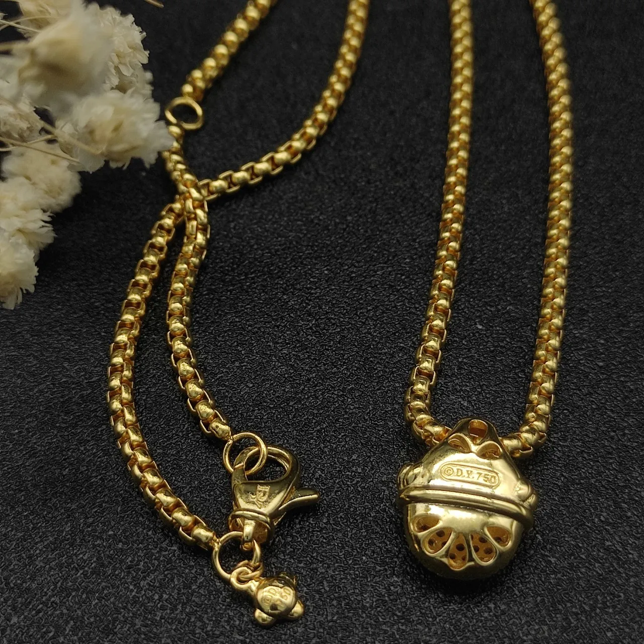 Gold White Beaded Chain Acorn-Shaped Pendant Necklace 8