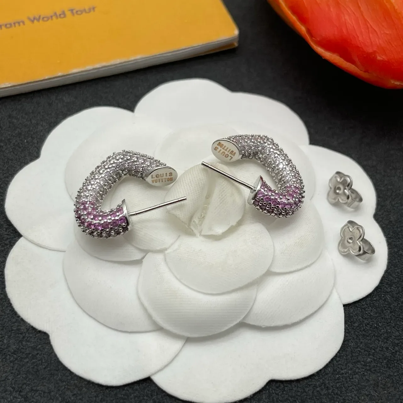 Gradient Pave-Set Curved C-Shape Stud Earrings 3