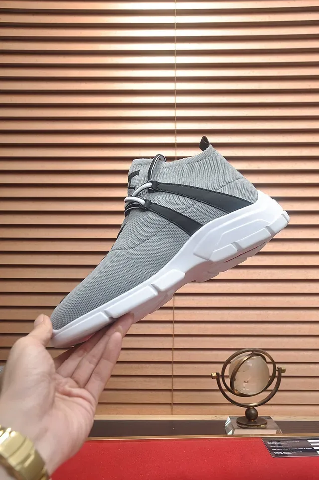 Sneaker lifestyle gris et noir en maille haut 5