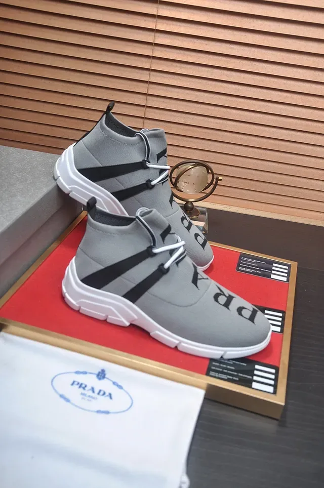 Sneaker lifestyle gris et noir en maille haut 6