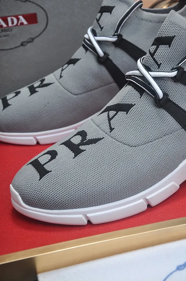 Sneaker lifestyle gris et noir en maille haut 8
