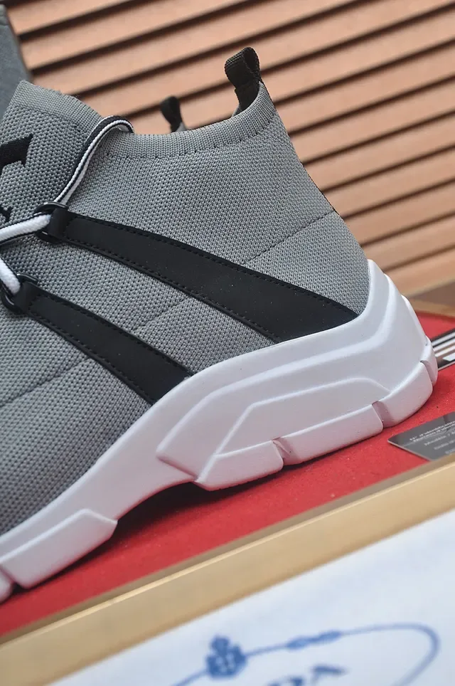 Sneaker lifestyle gris et noir en maille haut 9