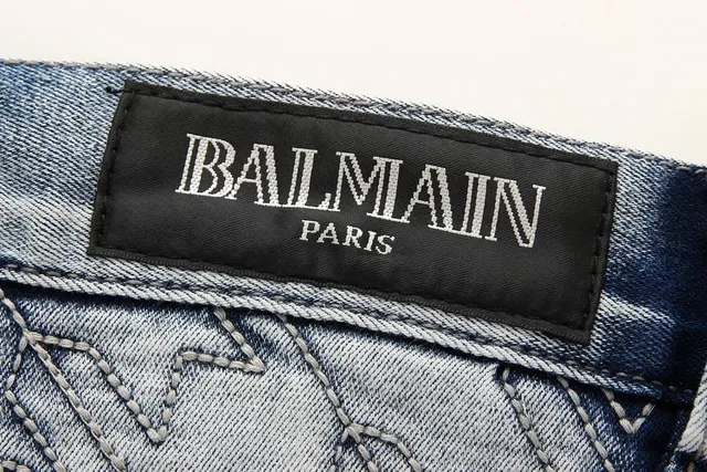 Jean en denim gris noir déchiré avec lavage léger et panneaux contrastants cousus 4