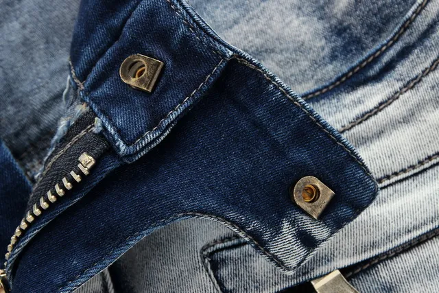 Jean en denim gris noir déchiré avec lavage léger et panneaux contrastants cousus 7