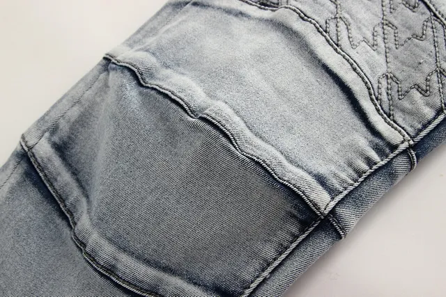 Jean en denim gris noir déchiré avec lavage léger et panneaux contrastants cousus 10
