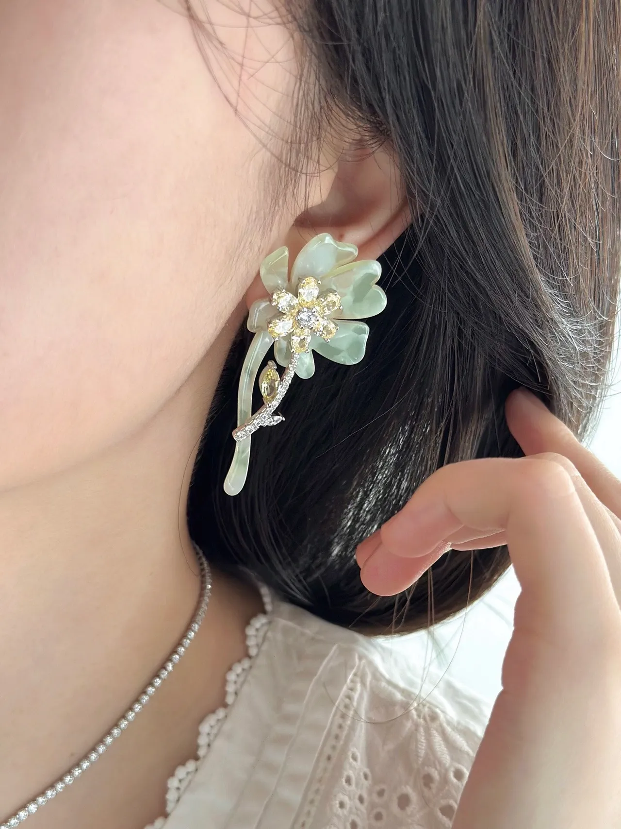 Green White Floral Jade-Like Petals Pearl Strand Earrings 2