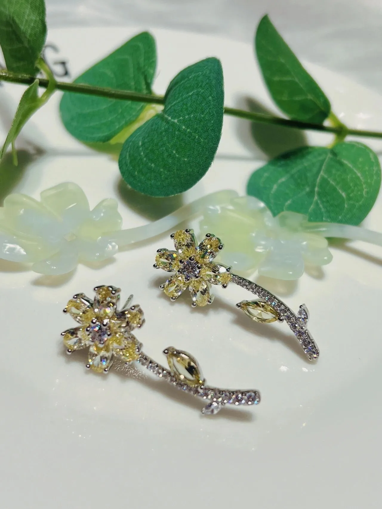 Green White Floral Jade-Like Petals Pearl Strand Earrings 4