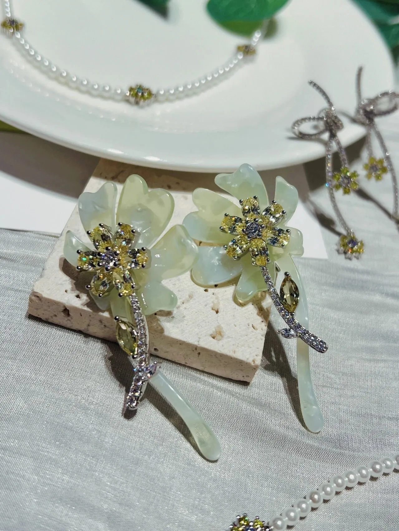 Green White Floral Jade-Like Petals Pearl Strand Earrings 5