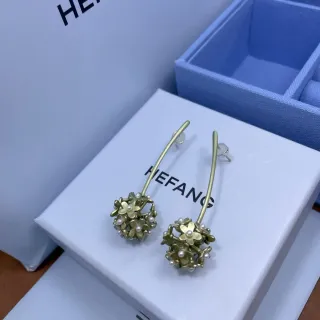 HEFANG أقراط زهرية مزينة بلؤلؤ بلون ذهبي