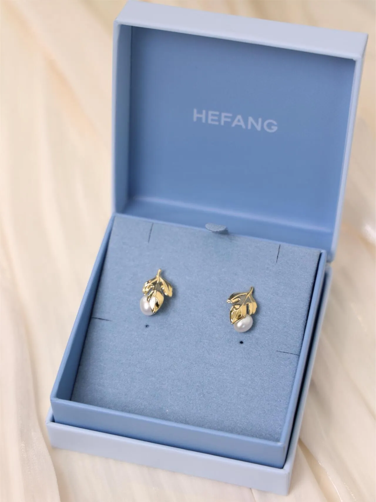 HEFANG Gold Leaf and Pearl Stud Earrings 6