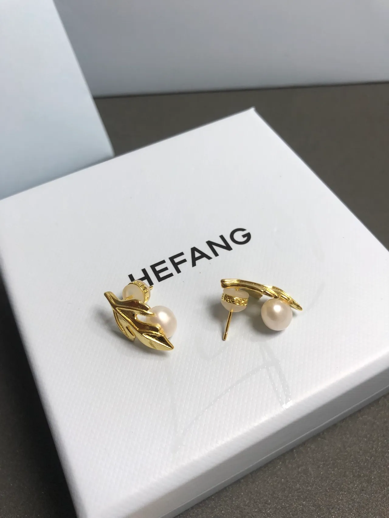 HEFANG Gold Leaf and Pearl Stud Earrings 9