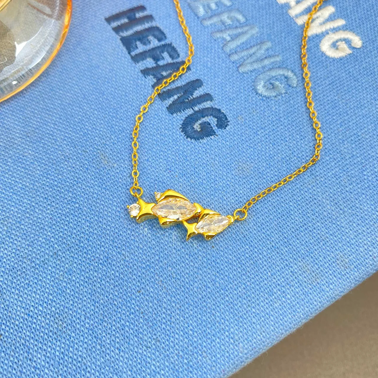 HEFANG Gold Transparent Chain Fish-Shaped Pendant Necklace 7