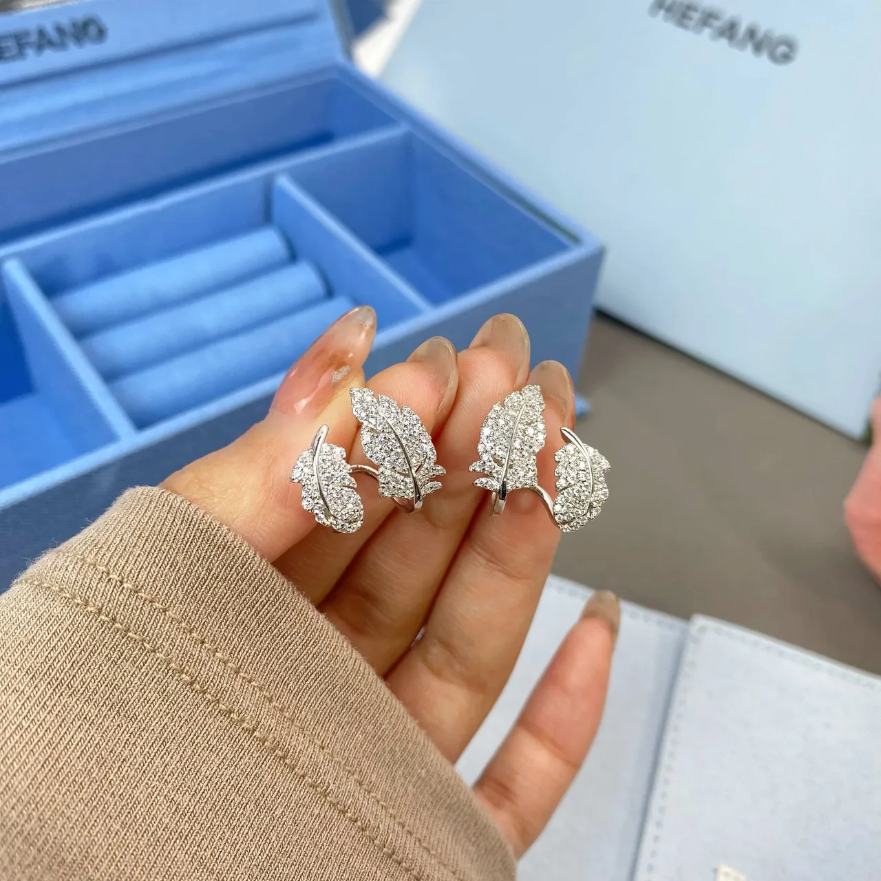 HEFANG Leaf Pavé Stud Earrings 2