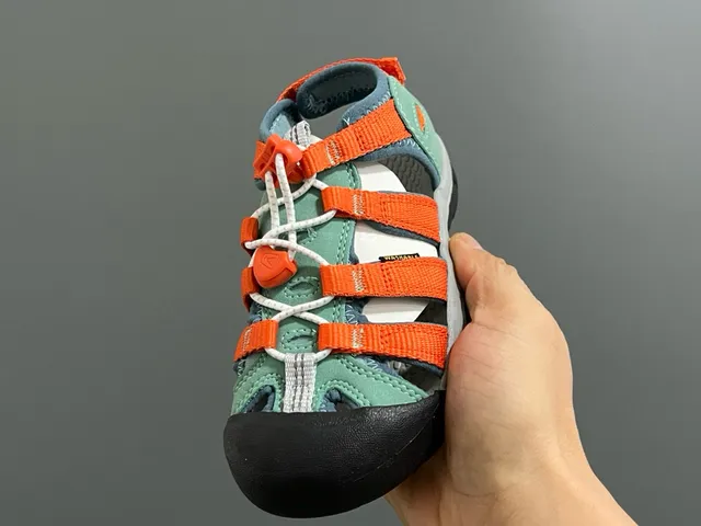 KEEN 蓝绿色可调节魔术贴鞋带橡胶鞋头护垫休闲凉鞋 5