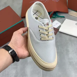 Sapato casual de couro granulado cinza claro low-top
