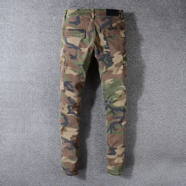Calça cargo com estampa de camuflagem multicolor e bolsos cargo 5