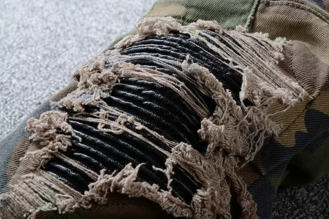 Calça cargo com estampa de camuflagem multicolor e bolsos cargo 9