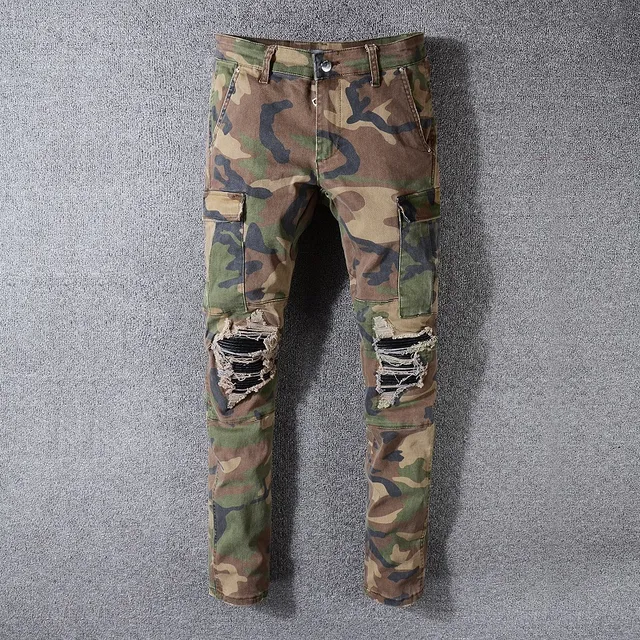 Calça cargo com estampa de camuflagem multicolor e bolsos cargo 11