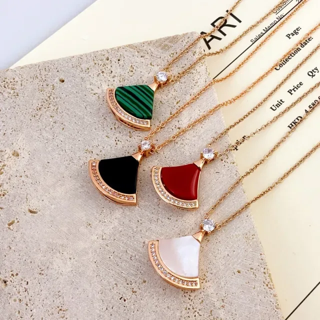 Collier pendentif en or multicolore en forme d'éventail avec esmalte et gemmes incrustées 5