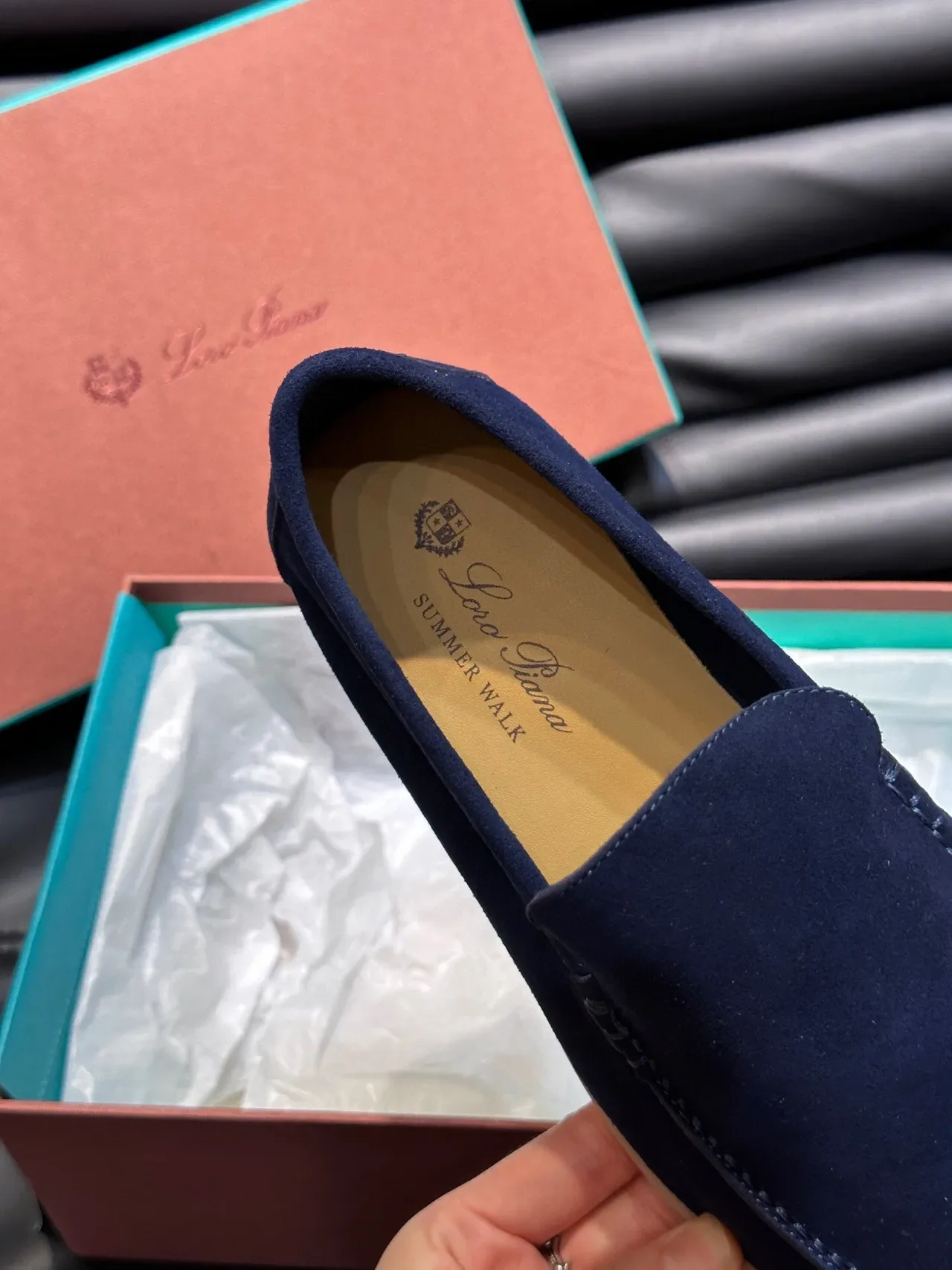 Loafer de ante navy beige con costuras moccasin en el vamp 8