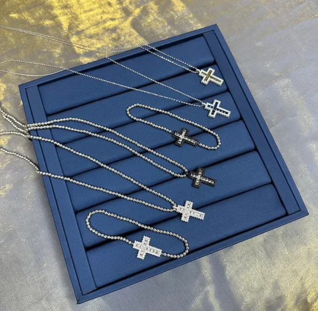 Navy Silver Crystal-Embellished Cross-Shaped Bracelet 7