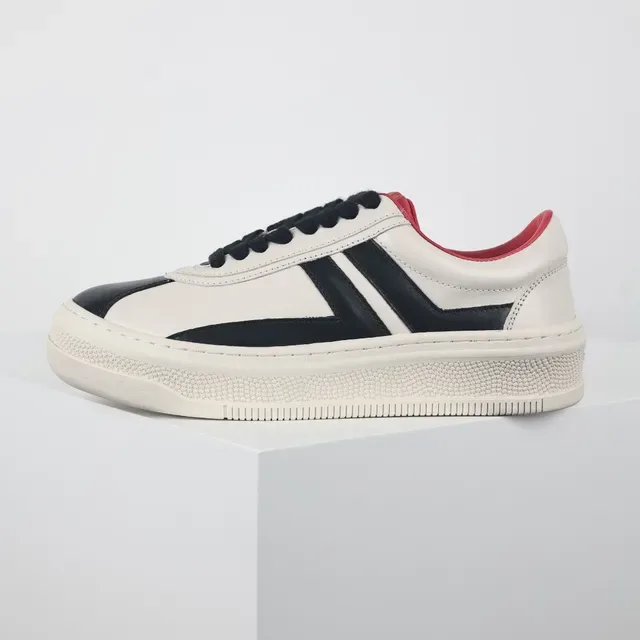 Off-White كريم أسود أحمر بانلد لوتوب سنيكرز 9