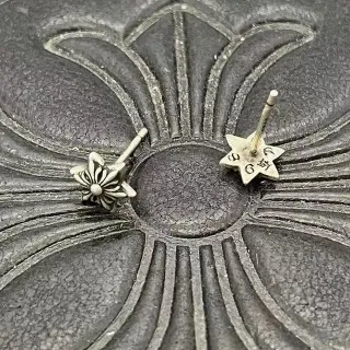 Brincos de prata oxidada com motivos florais e de estrela