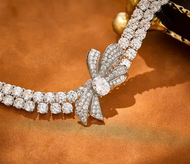 Pavé-Set Diamond Bow Motif Circular Bracelet 3