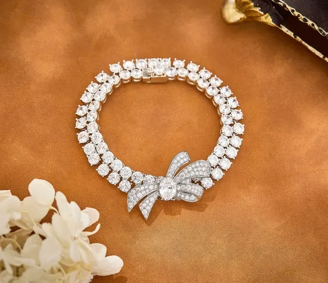 Pavé-Set Diamond Bow Motif Circular Bracelet 4