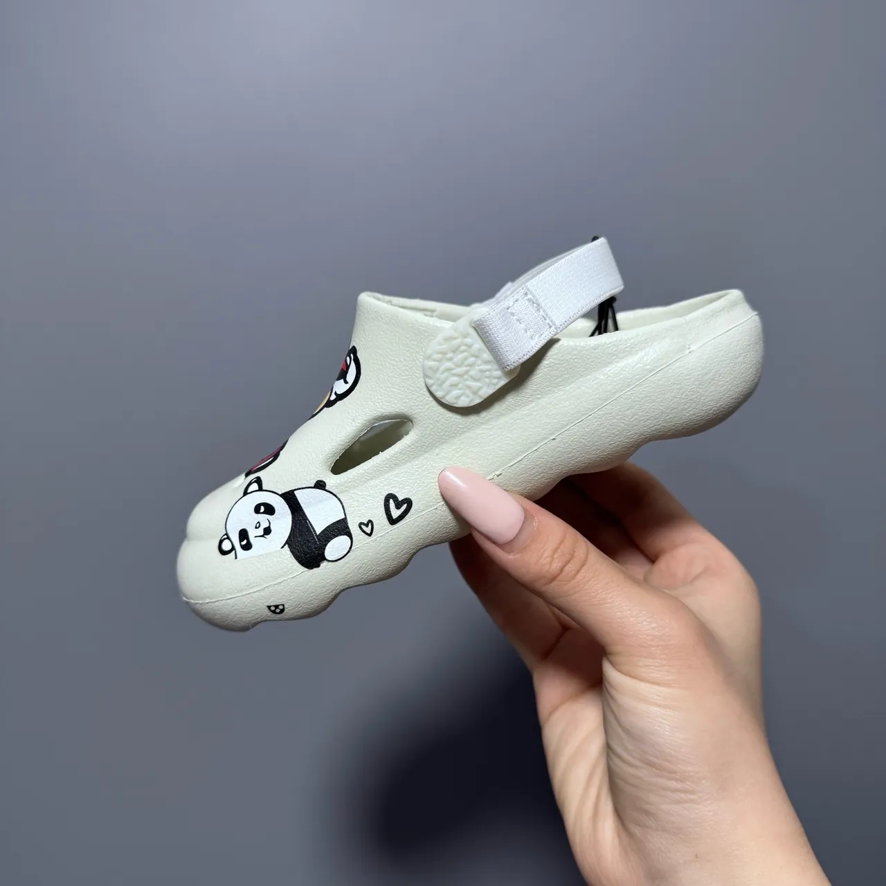 Sabots roses à imprimé personnages, moulés avec brides arrière 12