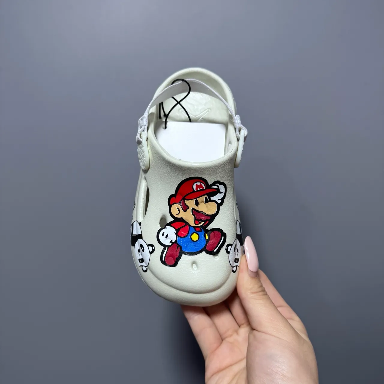 Sabots roses à imprimé personnages, moulés avec brides arrière 13