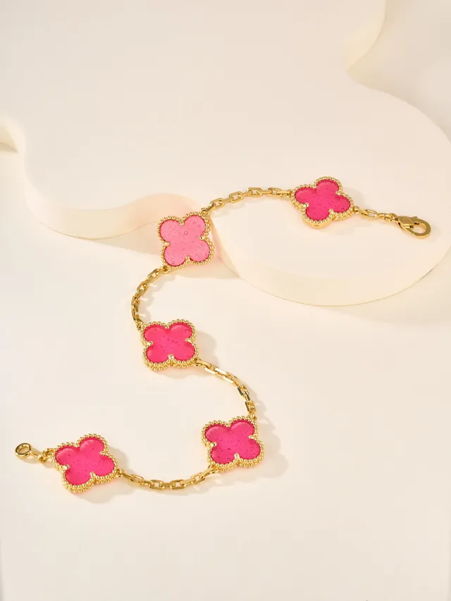 Bracelet en chaîne d'or rose avec charms en émail en forme de quatrefeuille 5