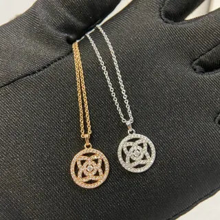 Colares com pingentes circulares pavé em tom de ouro rosa e prata