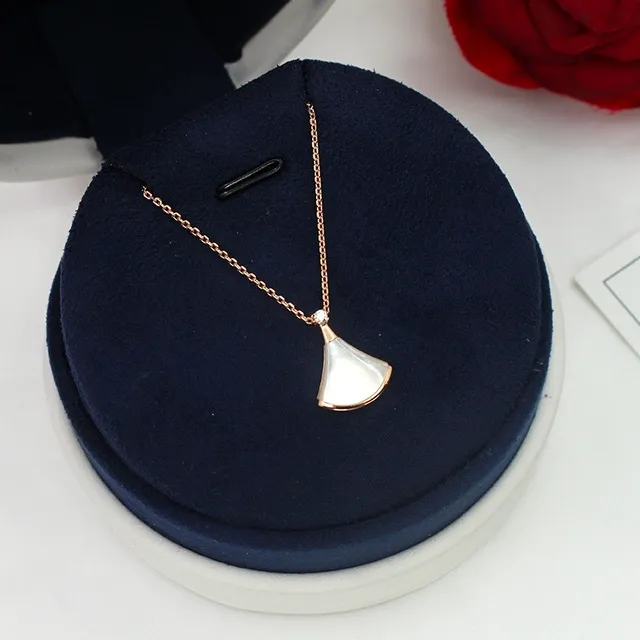 Rose Gold Fan-Shaped Openwork Pendant Necklace 8
