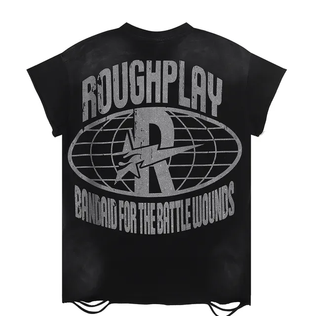 Camiseta gráfica desgastada ROUGHPLAY Tirita para las heridas de batalla 3