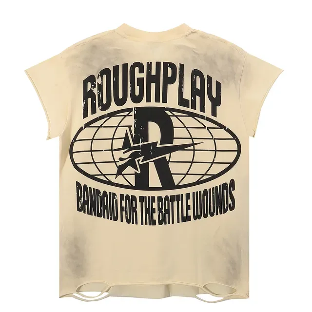 Camiseta gráfica desgastada ROUGHPLAY Tirita para las heridas de batalla 5