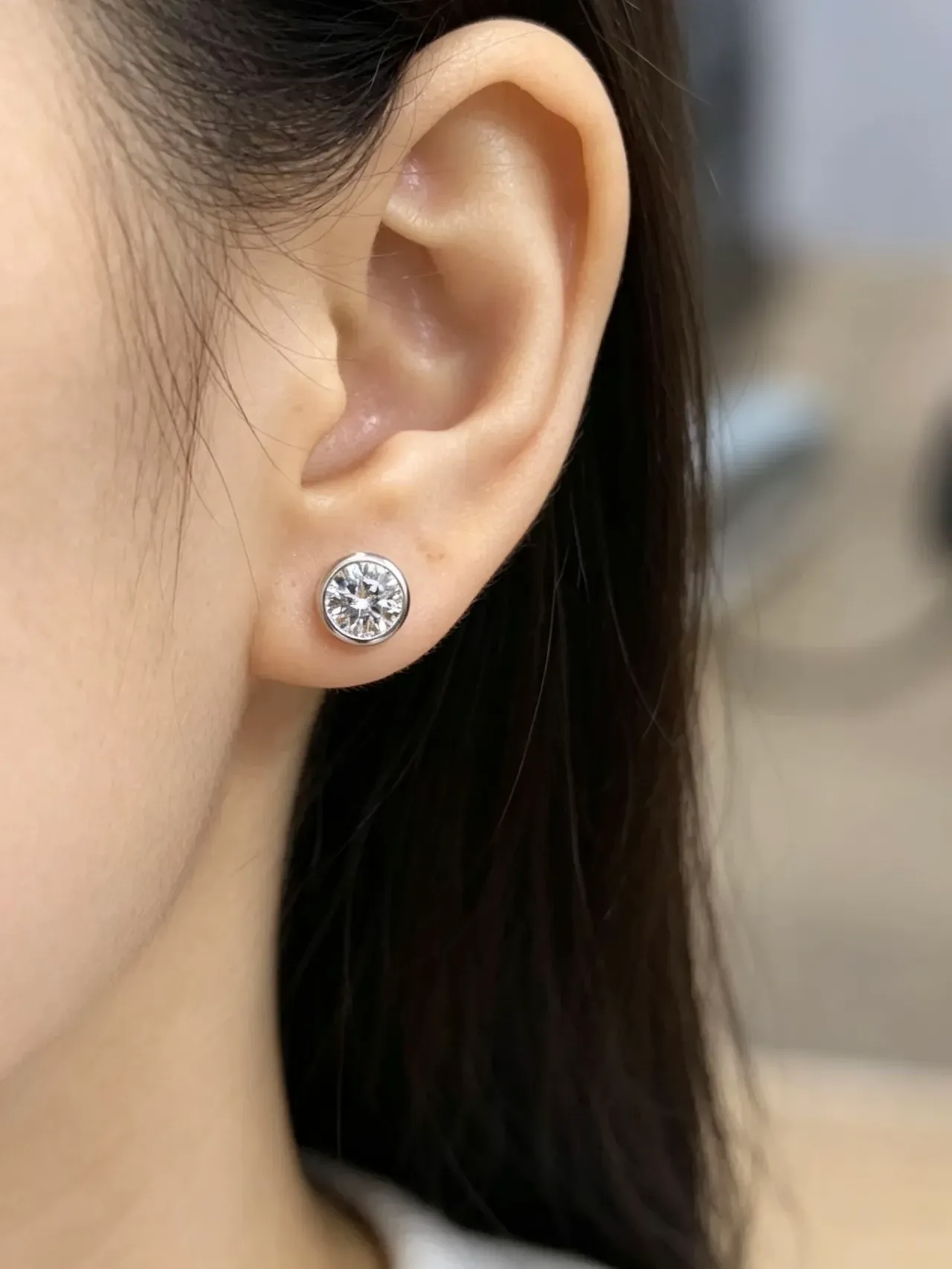 Round Bezel-Set Faceted Clear Stone Stud Earrings 3