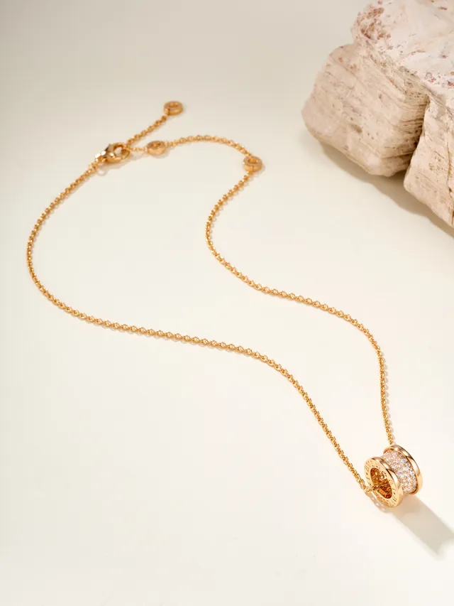 Collares con colgantes de barril Pavé en tono plata y oro 15